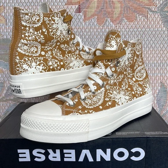 Converse WMNS 572541C
CTAS LIFT HI
WHEAT/EGRET/BLACK SNEAKERS - PLATFORMS - Picture 9 of 16